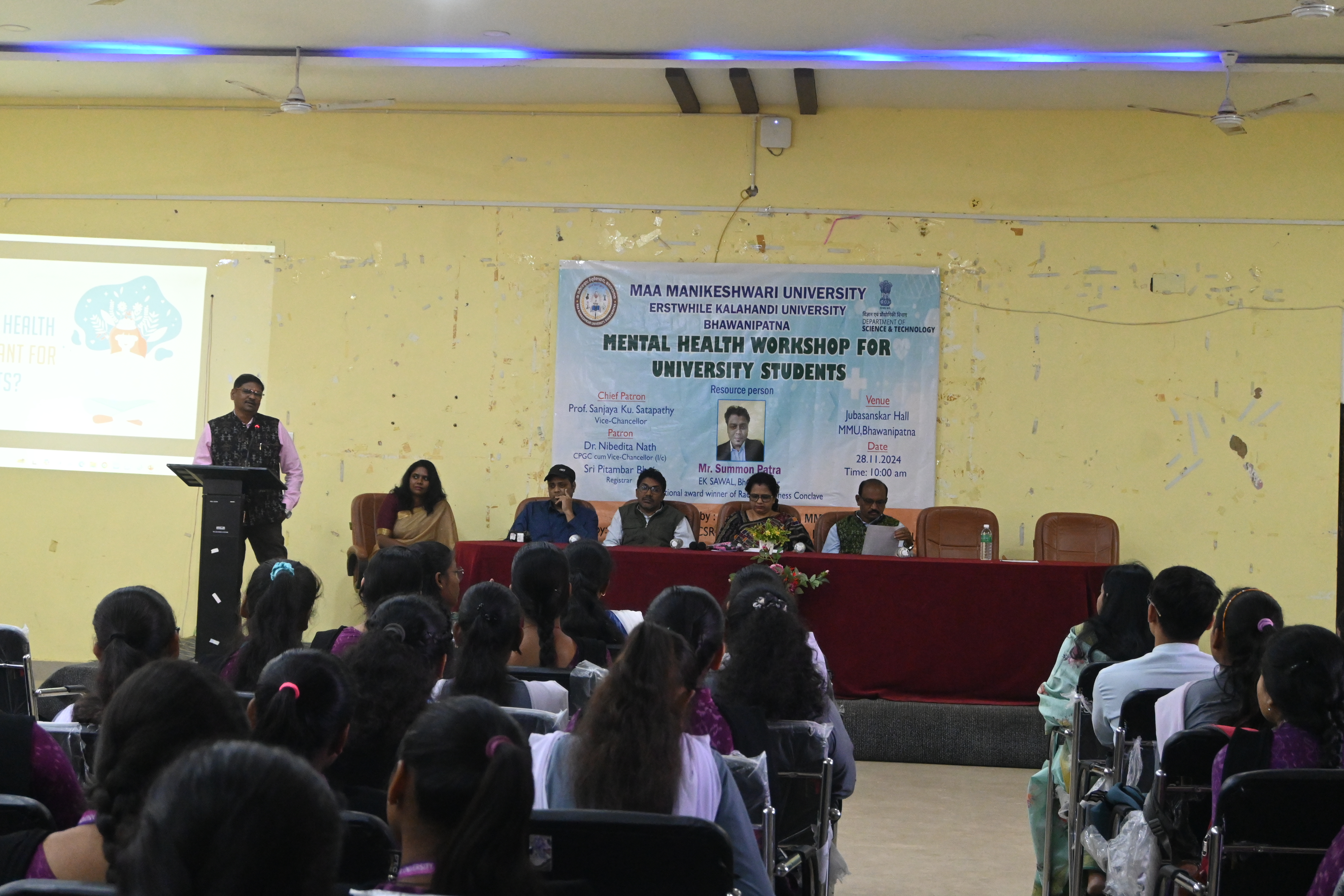 Student Interaction at Rani Laxibai College